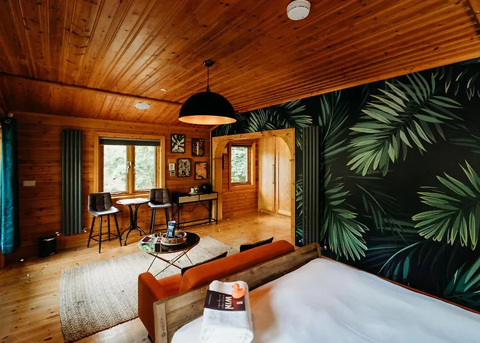 Zoffany Log Cabin, Whinstone View * מידלסבורו